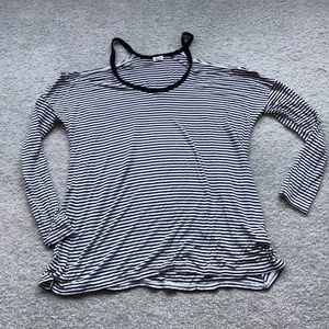 Open shoulder striped long sleeve T-shirt.